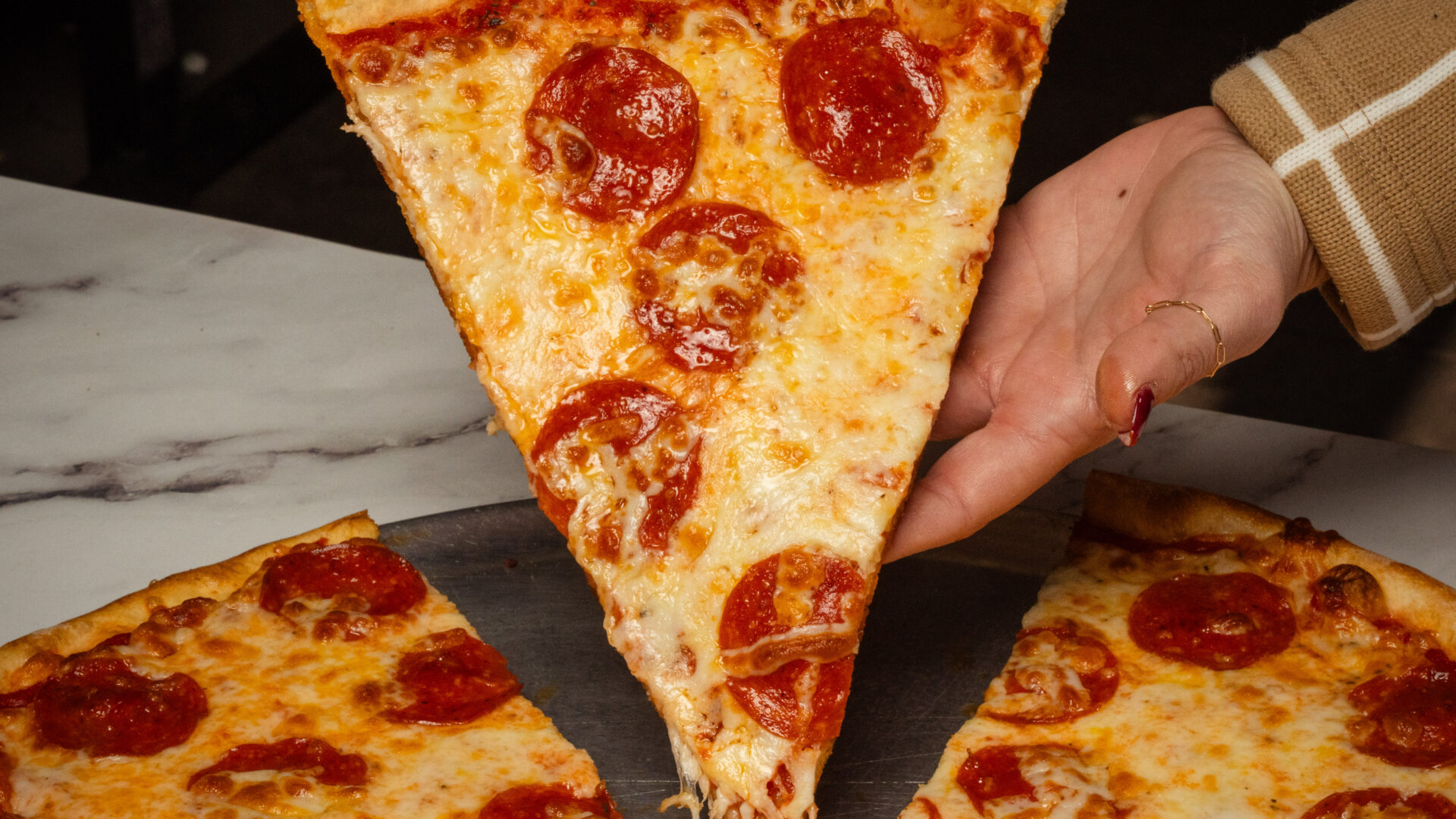 pizza places that deliver near me