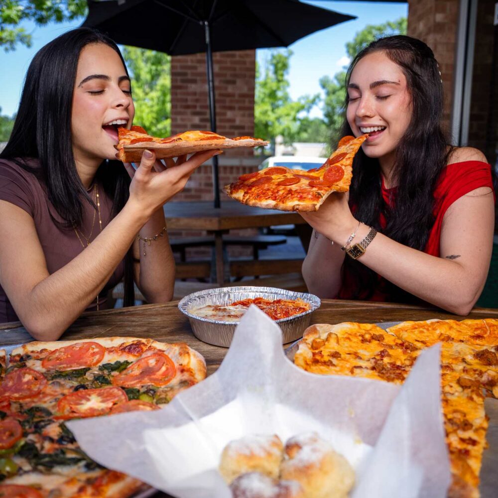 eat in pizza near me