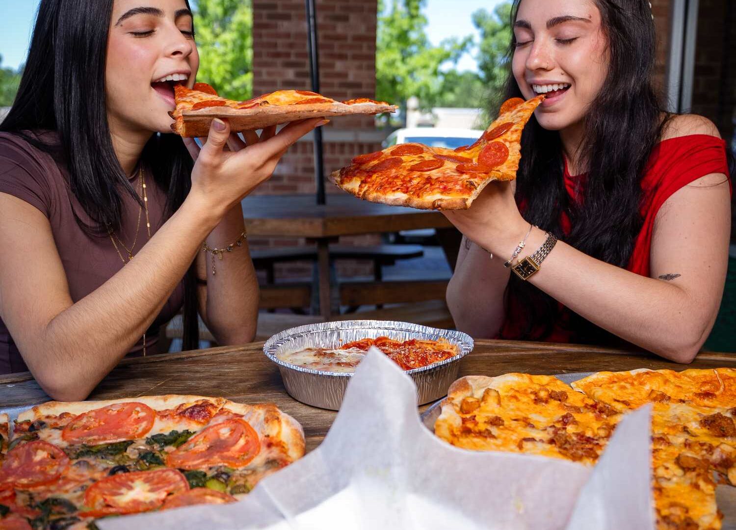 eat in pizza near me